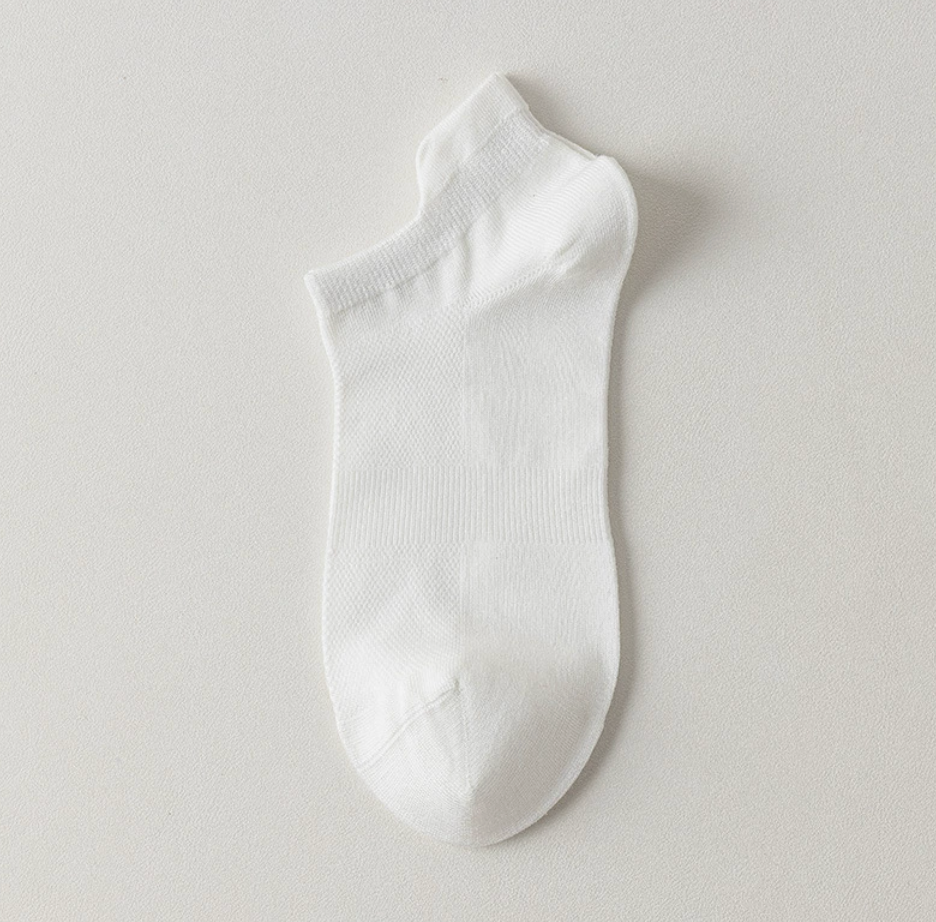 Bamboo ankle socks in white, featuring a breathable low-cut body. Displayed flat on a neutral surface.