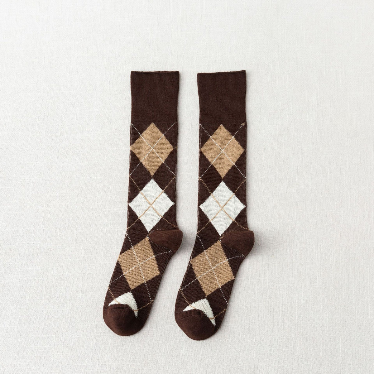 Cotton socks for loafers in dark brown argyle pattern, a flat-lay pair displaying the diamond knit design.