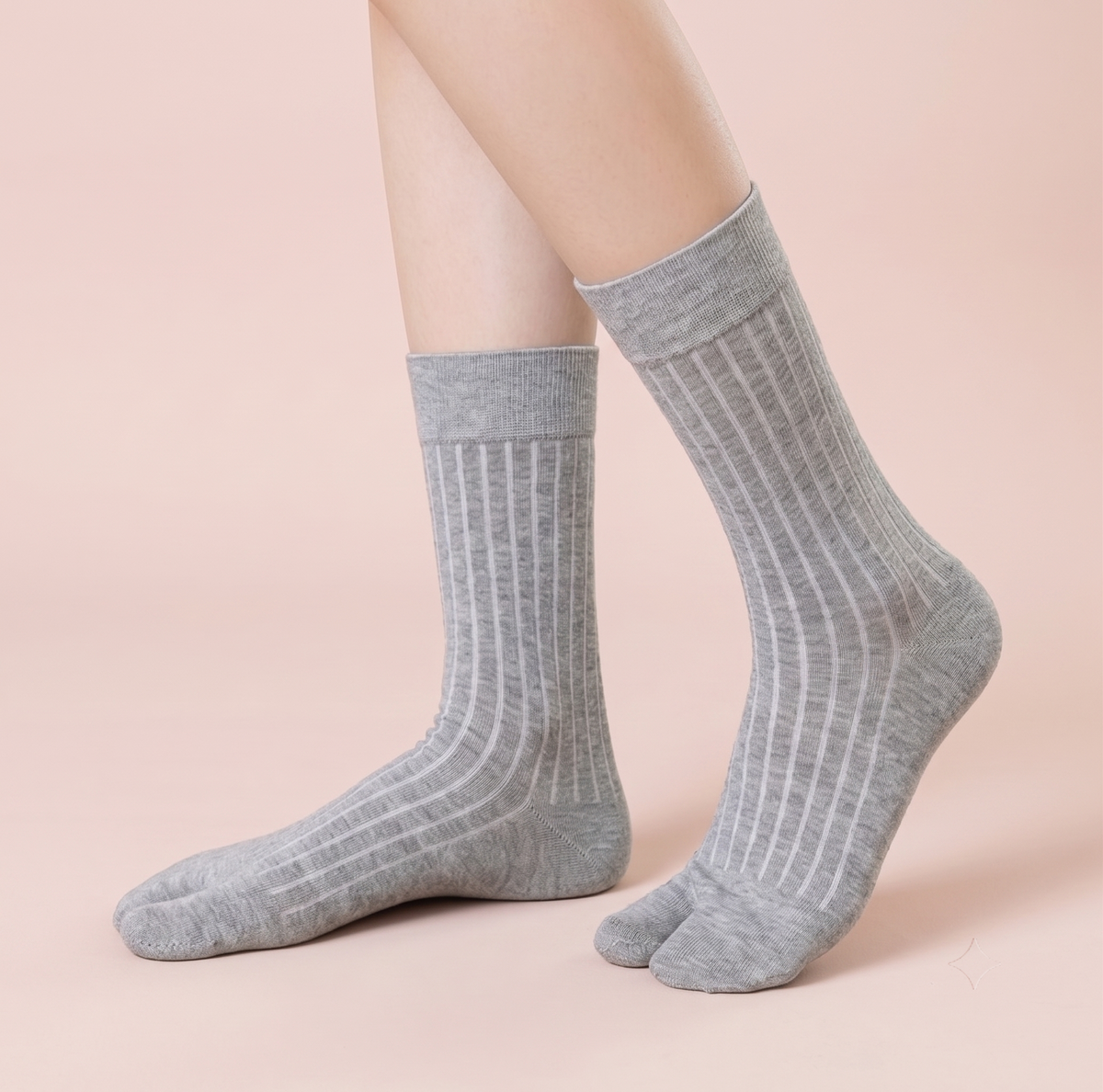Cotton tabi socks in grey, featuring a ribbed split-toe knit. Worn on feet to show the divided toe.