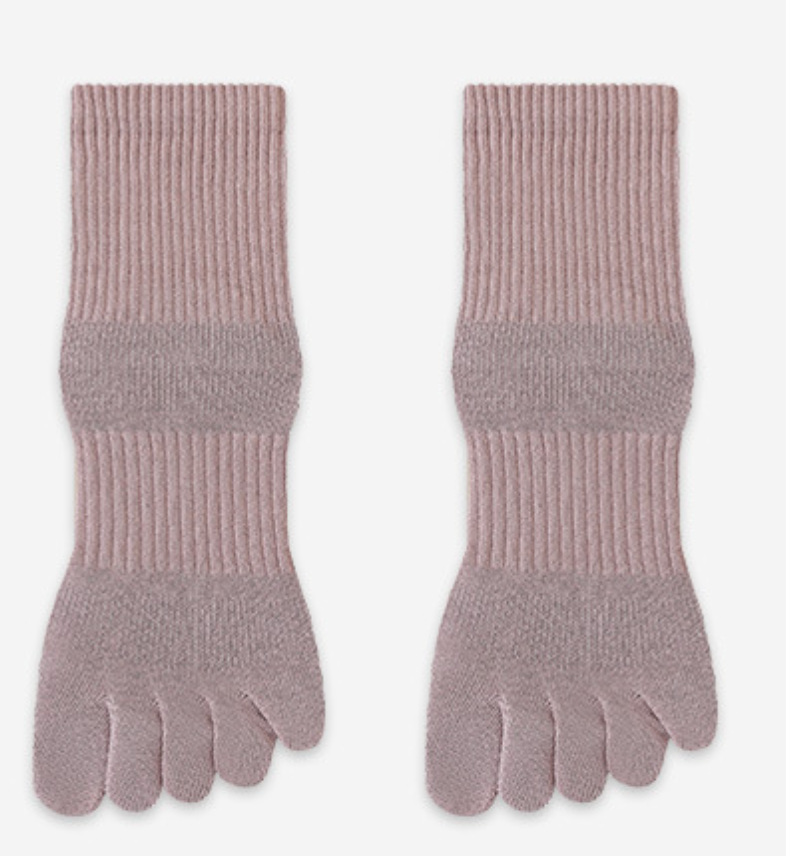 Cotton toe socks in mauve ribbed cotton, featuring a five-toe design. Displayed flat as a pair on a neutral backdrop.