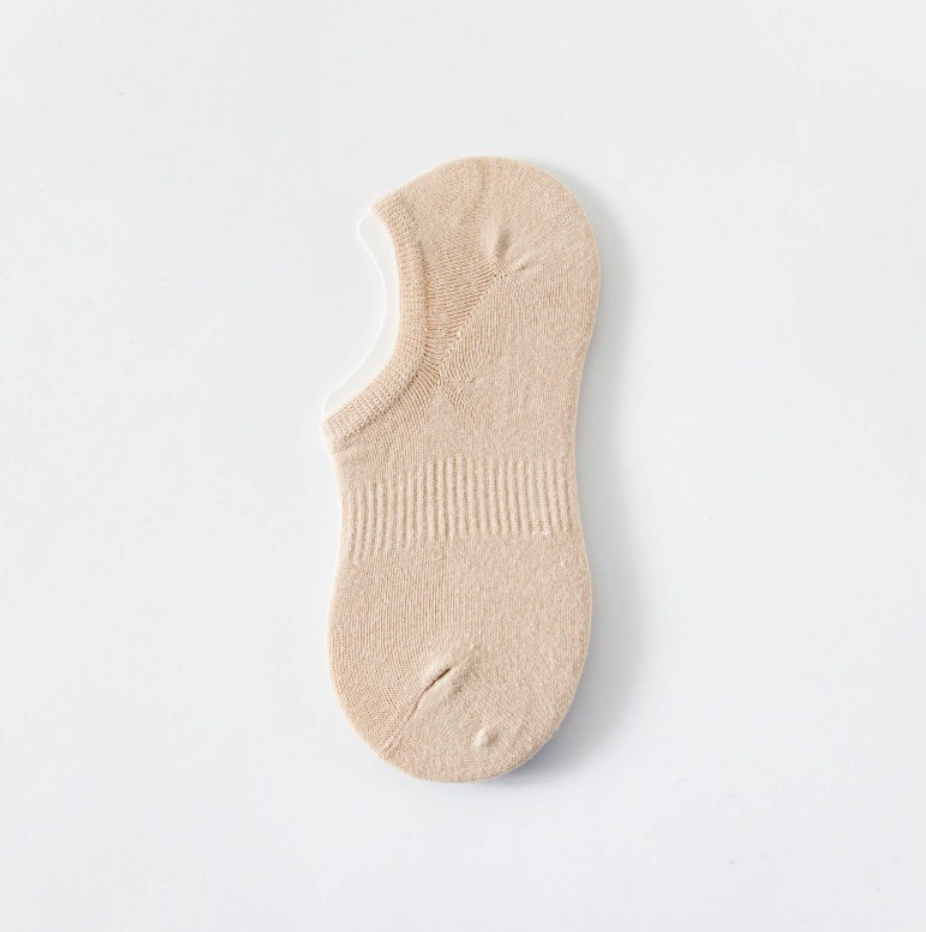 Low cut ankle socks in beige, featuring a soft low-cut body. Shown as a single flat-lay on a white backdrop.