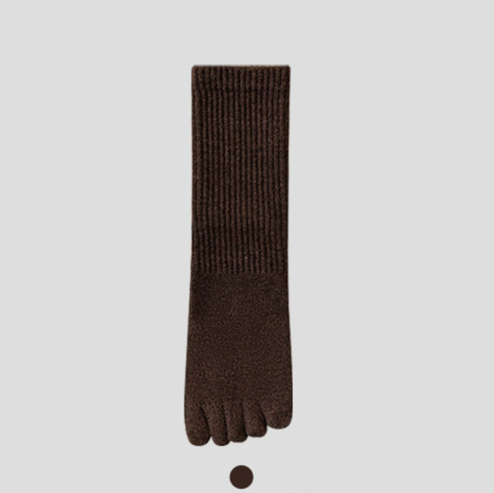 Male toe socks in espresso brown ribbed knit, featuring individual toe pockets. Shown as a single flat-lay.