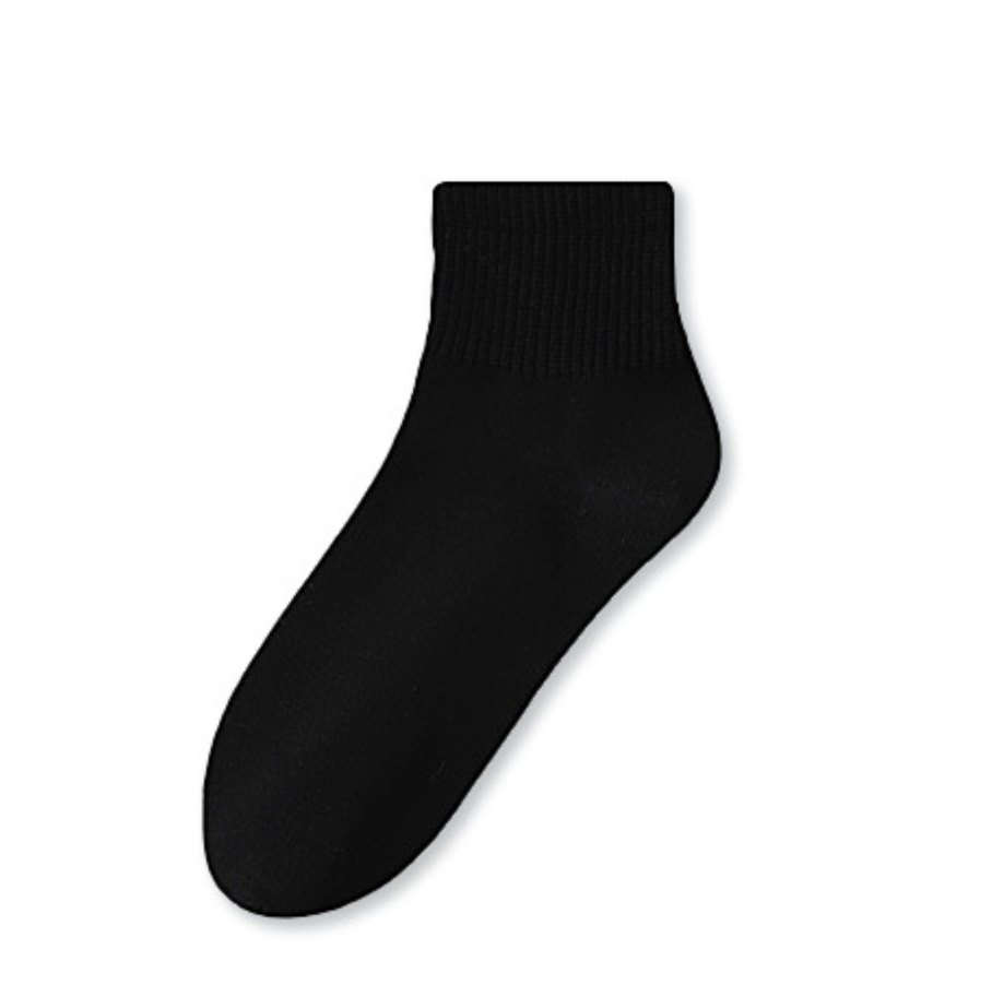 Men's quarter socks in black, featuring a smooth cushioned body. Shown as a single flat-lay on a white backdrop.