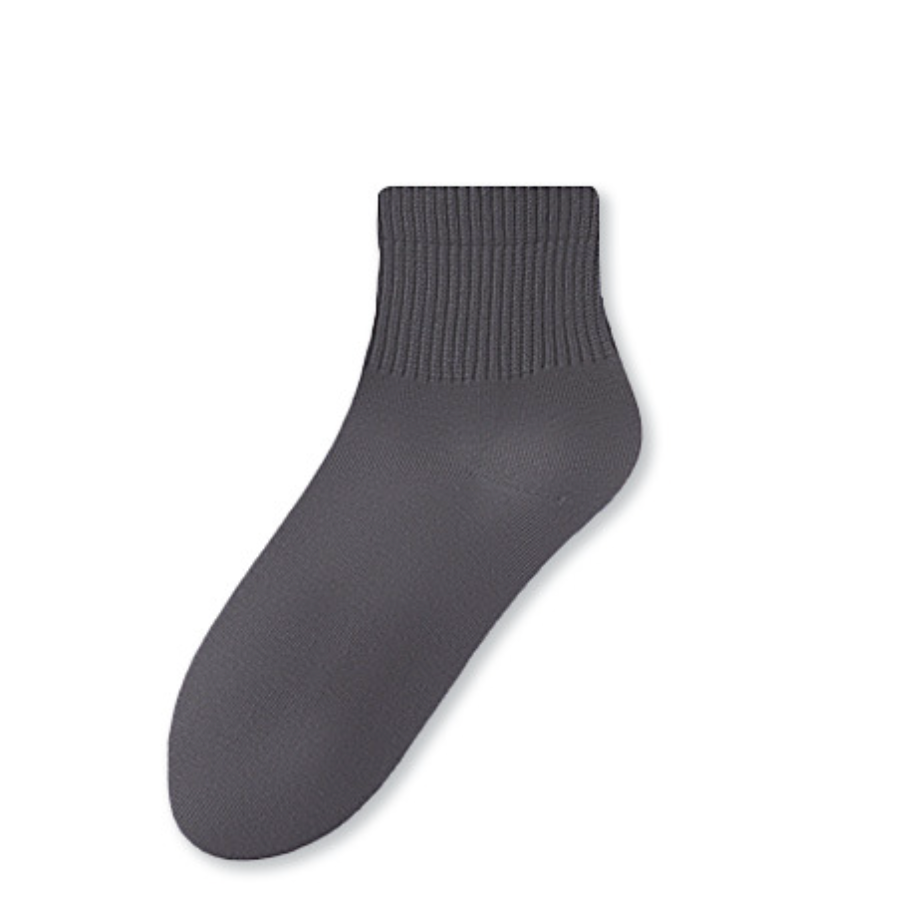 Men's quarter socks in charcoal grey, featuring a ribbed cuff. Displayed flat to highlight the quarter length.