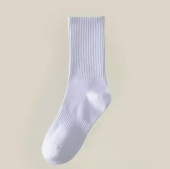 White crew socks for men in ribbed cotton, featuring a classic crew length. Shown as a single flat-lay on a neutral backdrop.