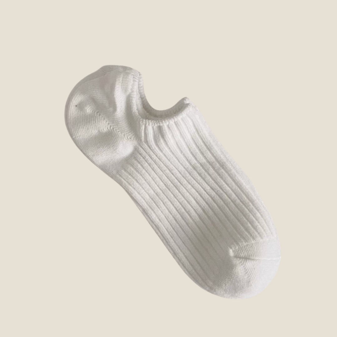 Women's cotton ankle socks in ivory, featuring a breathable ribbed body. Shown as a single flat-lay on a neutral backdrop.