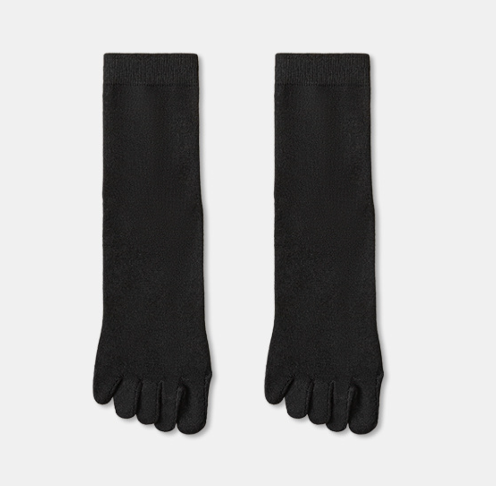 Wool toe socks in black ribbed wool, featuring a warm five-toe design. Displayed flat as a pair on a light surface.