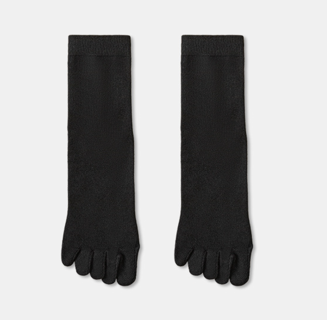 Wool toe socks in black ribbed wool, featuring a warm five-toe design. Displayed flat as a pair on a light surface.